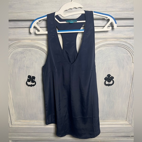 Southern Frock‎ Solid Navy V-Neck Racerback Casual Tank Top Blouse Basic - Picture 1 of 5